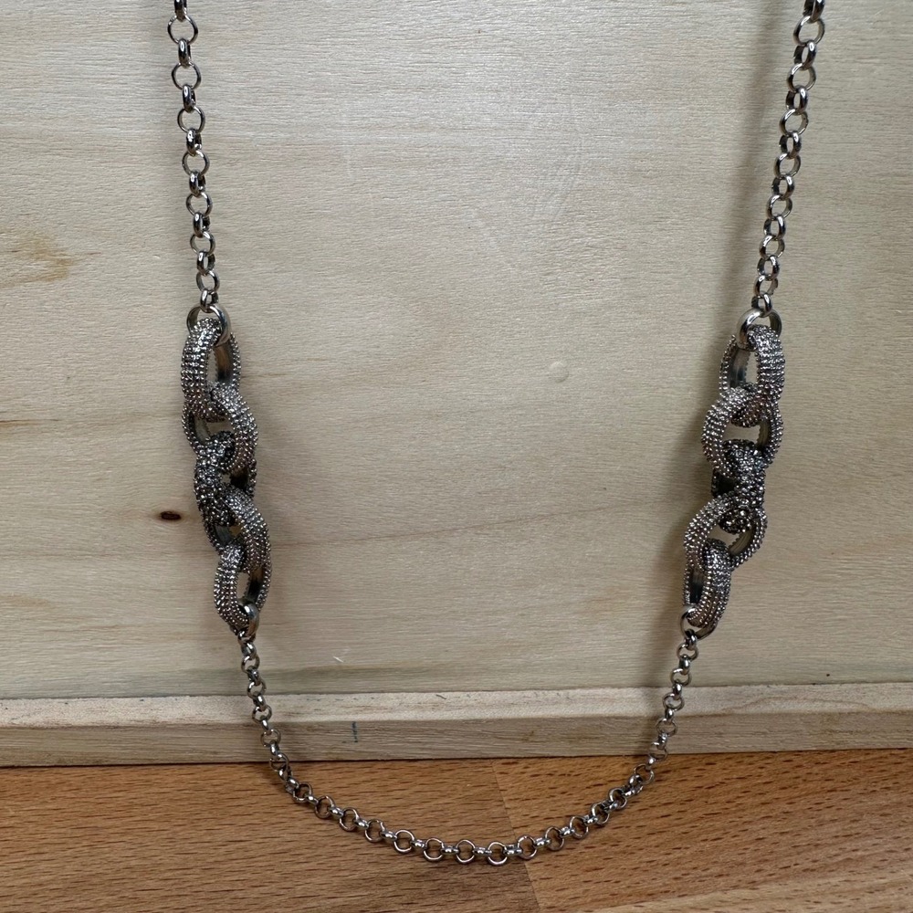 Banana Republic Women Necklace OS Silver Excellent Textured Link Long Chain Glam